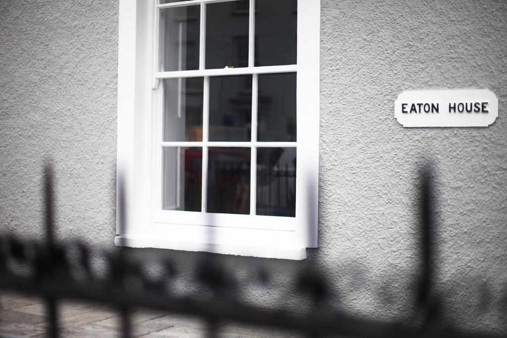 ホテル Eaton House ペンブローク エクステリア 写真