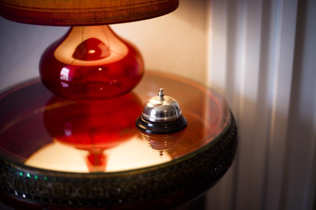 ホテル Eaton House ペンブローク エクステリア 写真